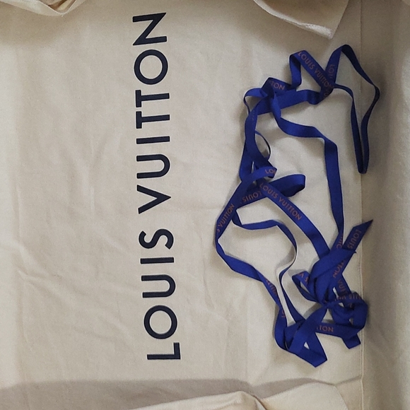 Authentic Louis Vuitton - Picture 9 of 10